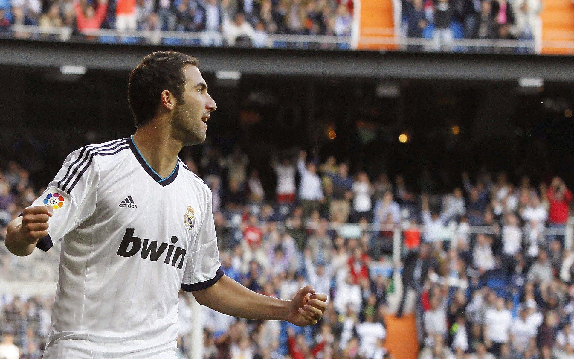 2026年世界杯预选赛激战正酣，多支豪门球队提前锁定晋级名额