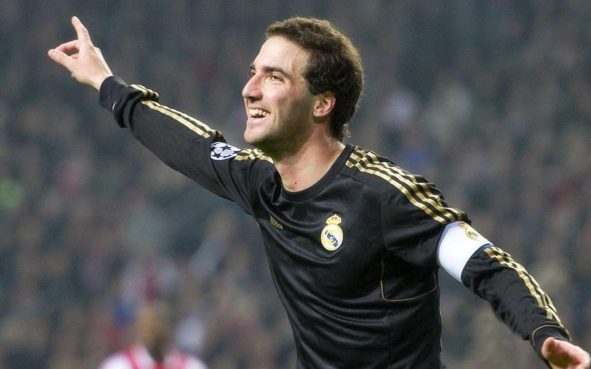 皇家马德里与巴塞罗那上演巅峰对决，西甲冠军悬念再起